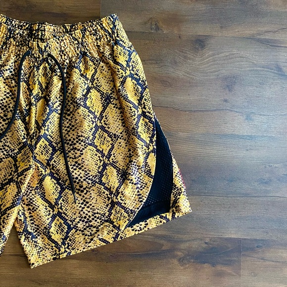 Nike Dri-Fit Rebel Fly Gold Basketball Shorts Size S (Small) - Picture 3 of 7